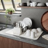 Umbra Bež plastična odcejalna podloga 61x43 cm Udry – | Shoptok.si