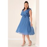 By Saygı Double Breasted Neck Pleated Waist Belted Lined Chiffon Plus Size Dress Cene