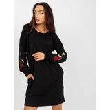 Fashion Hunters Black mini sweatshirt dress with RUE PARIS embroidery Cene