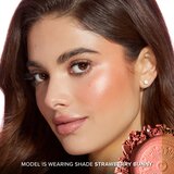 Too Faced Chocolate Soleil Sun Bunny Luminous Blurring Bronzer bronzer i rumenilo nijansa Strawberry Bunny 8 g | shoptok.hr