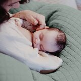 Béaba® jastuk za trudnice i dojenje big flopsy™ fleur de coton sage green | shoptok.hr