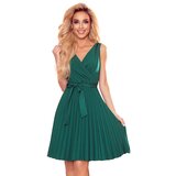 Numoco Pleated dress with clutch neckline and belt