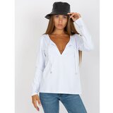 Fashion Hunters Basic white blouse with long sleeves RUE PARIS Cene
