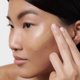 Dr. Hauschka Make-Up Foundation lahki tekoči puder odtenek 06 walnut 30 ml | Shoptok.si