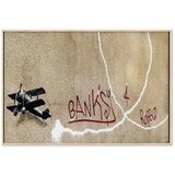  Slika - Banksy\'s Plane (1-part) - Red Graffiti Text on Mural Background 60x40 U prirodnom drvenom okviru | shoptok.hr