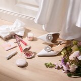Catrice Brides & Besties rdečilo z osvetljevalcem odtenek C02 Glow Down The Aisle 8.5 g | Shoptok.si