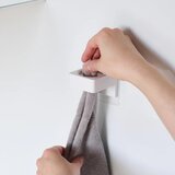 YAMAZAKI Belo plastično večnamesko držalo Film Hook – | Shoptok.si