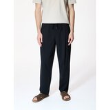 Reserved Hlače comfort fit - crno | shoptok.hr