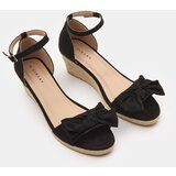 Sinsay Sandale s platformom i zatvorenom petom | shoptok.hr
