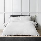 Catherine Lansfield Bela 3-delna posteljnina za zakonsko posteljo 200x200 cm So Soft Mono Frill – | Shoptok.si
