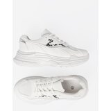 Shelvt White sneakers with a decorative accent | ePonuda.com