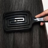 KIKO Milano Frizz-Guard četka za kosu anti-frizzy 1 kom | shoptok.hr