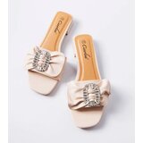 D/CEO White slides Ypsy | Shoptok.si