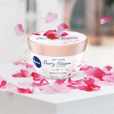 Nivea Cherry Blossom & Jojoba Oil souffle za telo 200 ml | Shoptok.si