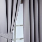 HOMESCAPES Grey Herringbone Chevron Blackout zavese par Eyelet Style, 165x229 cm, (20749134) | Shoptok.si