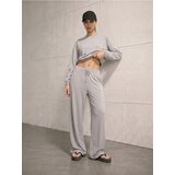 Sinsay Kratka crewneck majica s ukrasnim ringovima u