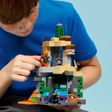 Lego LEGO® Minecraft® - Ječa za zombije (21587) | Shoptok.si