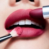 MAC Cosmetics Powder Kiss Lipstick matirajoča šminka odtenek Burning Love 3 g | Shoptok.si