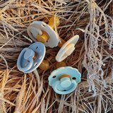 FRIGG® tolažilna duda daisy natural rubber biscuit & cream | Shoptok.si