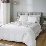 Catherine Lansfield Kremno bela/sivo-bež žametna podaljšana posteljnina za zakonsko posteljo 230x220 cm Lattice Cut – | Shoptok.si