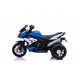 Motor na akumulator srednja veličina plavi