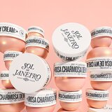 Sol de Janeiro Rosa Charmosa Dewy Cream posvetlitvena krema za telo 240 ml | Shoptok.si