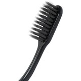 Colgate Slim Soft Active zobne ščetke z aktivnim ogljem soft 3 kos | Shoptok.si