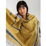 Fashion Hunters Women's black and yellow patterned winter scarf Cene