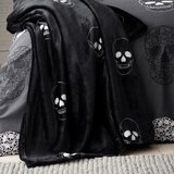 Catherine Lansfield Temno siva otroška odeja iz mikropliša 130x170 cm Skulls – | Shoptok.si
