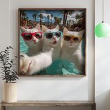 Wallxpert uramljena mdf slika DOS052-50, tri bele mačke sa sunčanim naočarima prave selfi na bazenu, 50 x 50 cm | Eponuda.com