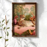 Wallxpert uramljena MDF slika NAL091-46, gepard leži na roze sofi među tropskim lišćem i cvećem, 35,5 x 47 cm | Eponuda.com