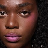 MAC Cosmetics Powder Kiss Lip + Cheek Mousse multifunkcionalna šminka za usne i lice nijansa Something Borrowed 5 ml | shoptok.hr