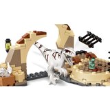 Lego LEGO® Jurassic World Jurski svet Motorizirani lov na dinozavra atrociraptorja - 76945 | Shoptok.si