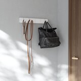 Umbra Mat bel stenski obešalnik iz masivnega bora 51 cm Flip – | Shoptok.si