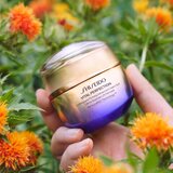 Shiseido Vital Perfection Uplifting and Firming Advanced Cream Soft lahka učvrstitvena krema za dan in noč nadomestno polnilo 50 ml | Shoptok.si