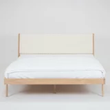 Gazzda postelja iz masivnega lesa z belim vzglavjem Fawn, 160 x 200 cm