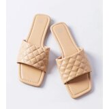 D/CEO White slides Ypsy | Shoptok.si