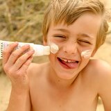 Mimitika Babytika Sunscreen Brush SPF 50+ krema za otroke za sončenje z aplikatorjem SPF 50+ 40 ml | Shoptok.si