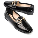 Capone Outfitters Women's Loafer with Front Buckle Accessory Cene