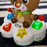 BABY EINSTEIN Drum & Learn Dean Musical Learning Toy glasbena igrača 6 m+ 1 kos | Shoptok.si