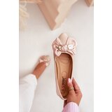 Boto Lacquered Ballet Flats With Bow And Gold Brooch Beige Rivona | shoptok.hr