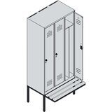 C+P Garderobna omara s klopjo Classic PLUS, 3 deli, predelna stena na sredini, svetlo sive / encijan modre barve, Š 900 mm, varnostni vrtljivi zapah, | Shoptok.si