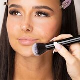 Brushworks duo četkica za nanošenje pudera i blendovanje no. 6