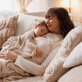 BabyOno Pletena bambus odeja z volančkom 75x100 cm, svetlo bež | Shoptok.si