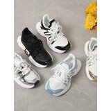 Resti Women's sporty sneakers on a thicker sole Loness | Shoptok.si