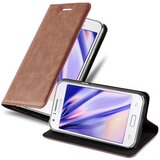 Cadorabo Ohišje, združljivo z Samsung Galaxy J1 2015 v kapučino rjava - Zaščitni ovitek z magnetnim zapiranjem, stoječo funkcijo in režo za kartice, (20557746) | Shoptok.si