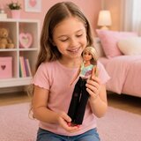  Modna lutka Anlily u tamnim trapericama, šarenom topu i plavoj kosi | shoptok.hr