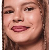 Essence 8h Matte Comfort mat svinčnik za ustnice s šilčkom odtenek 19 Burgundy Bestie 0.3 g | Shoptok.si