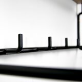 Spinder Design Črn/naraven kovinski stenski obešalnik s polico Clint – | Shoptok.si