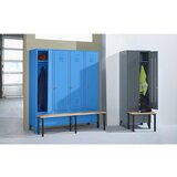 Wolf Garderobna omara s klopjo spredaj, vrata s polno steno, širina razdelka 600 mm, 1 razdelek, modro siva | Shoptok.si